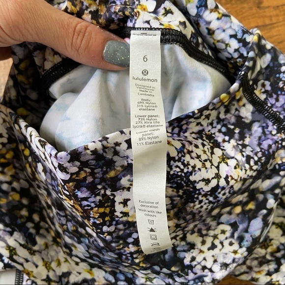 Lululemon Wunder Under Crop HighRise Luxtreme
Floral Metropolis Multi Starlight - Picture 12 of 12